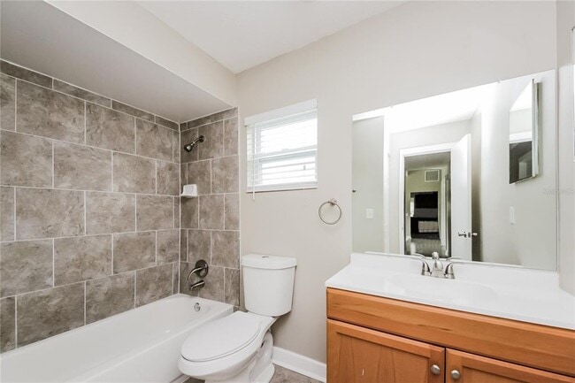 Building Photo - 713 E Flag Way