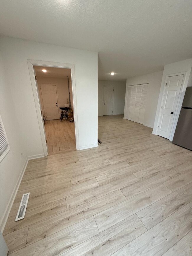 Building Photo - 1620 E Catalina St