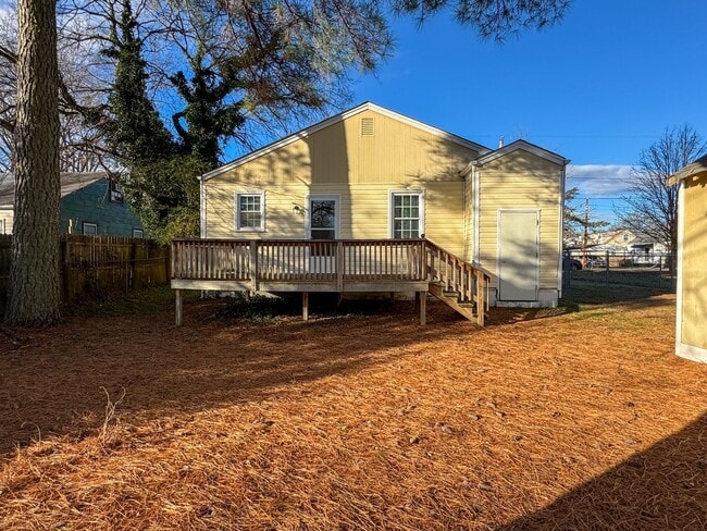 Building Photo - 305 Stonewall Ave