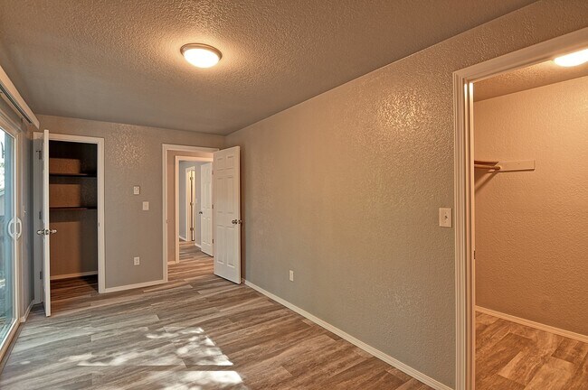 Building Photo - 15115 40th Ave W