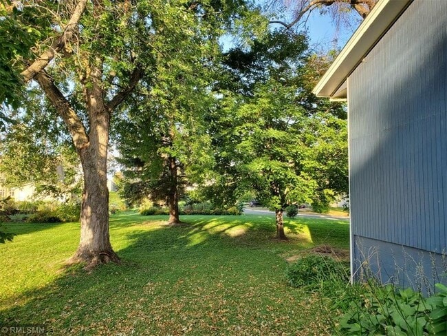 Building Photo - 2117 Fern Ln
