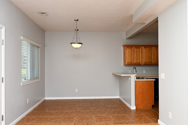 Building Photo - 487 W 1490 N