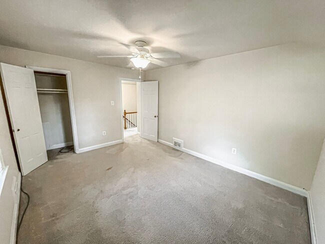 Building Photo - Classic 3 Bedroom 1.5 Bathroom Colonial In...