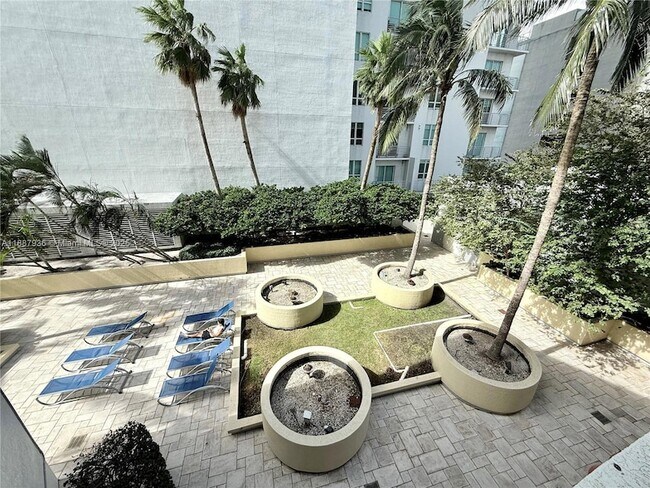 Building Photo - 253 NE 2nd St