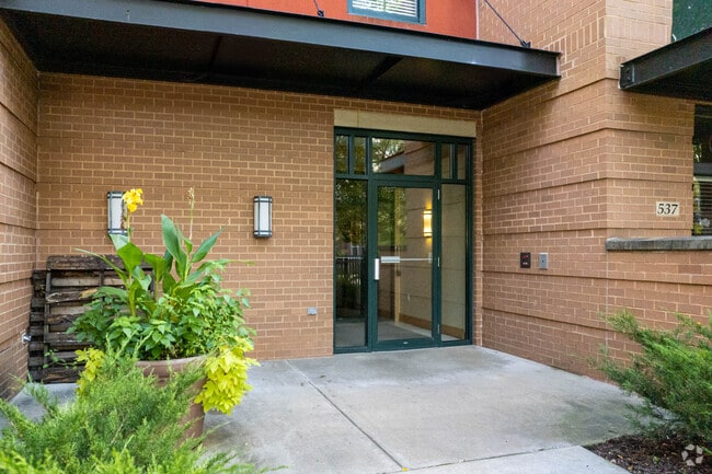 Building Photo - Bedford Court