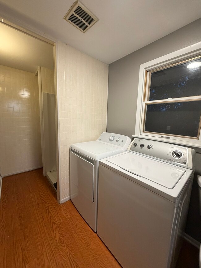 Building Photo - 2221 Klug Dr