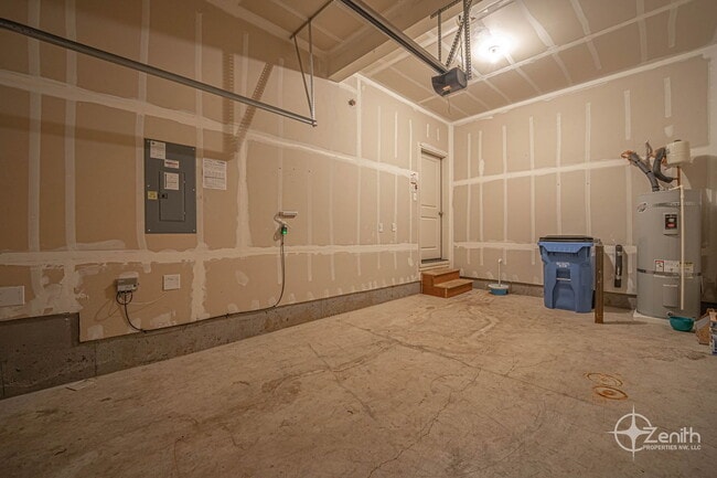 Building Photo - 1400 NE 85th Way