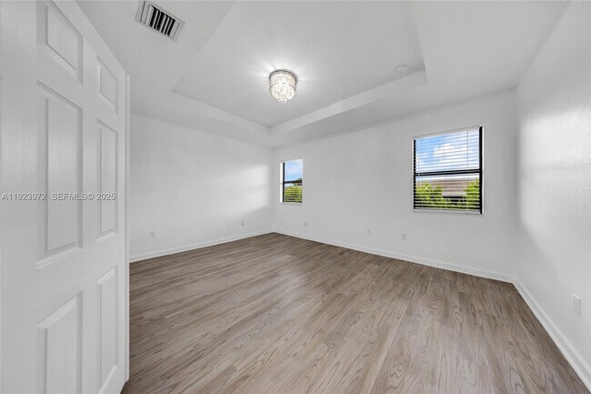 Building Photo - 268 NE 210th Way