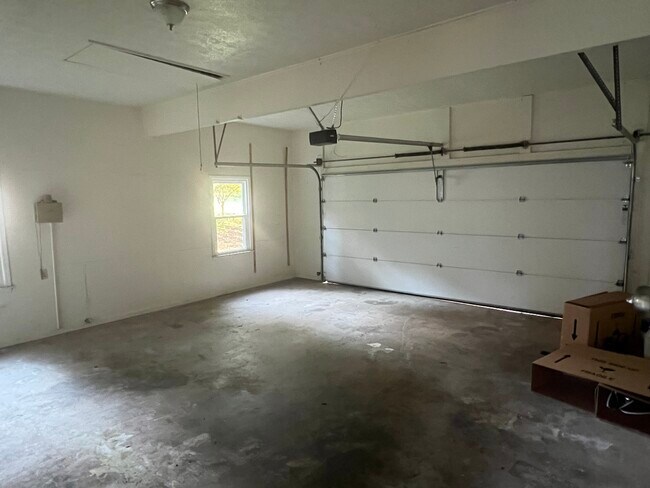 2 car garage - 1221 Settlebench Ln NW