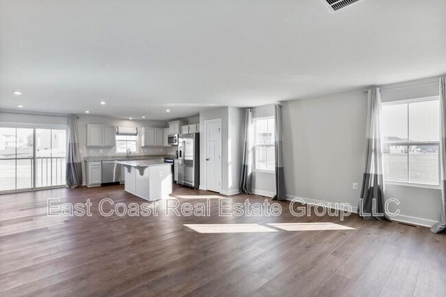 Building Photo - 632 Perspective Pl