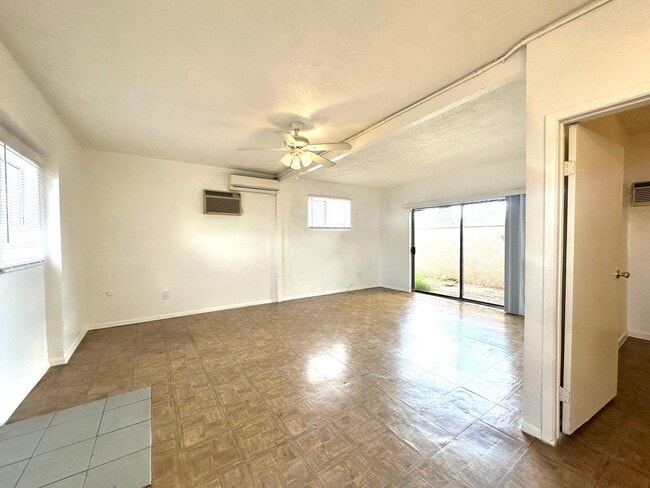 Building Photo - RogerRd237-243