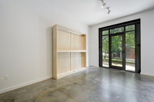Building Photo - 2525 S Lamar Blvd