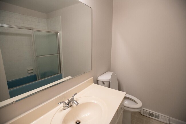 Building Photo - 9100 Nash Ave