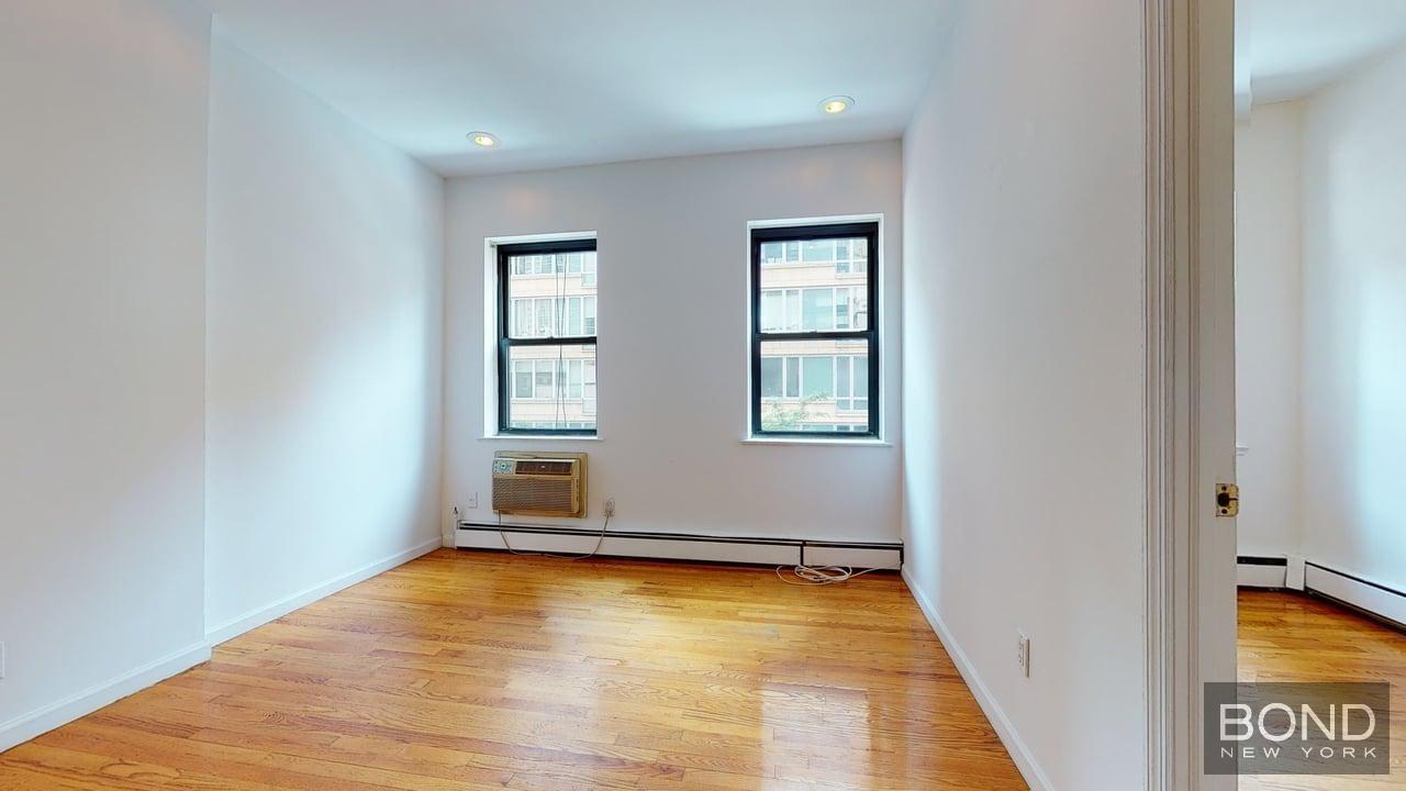 Building Photo - 249 E 53rd St