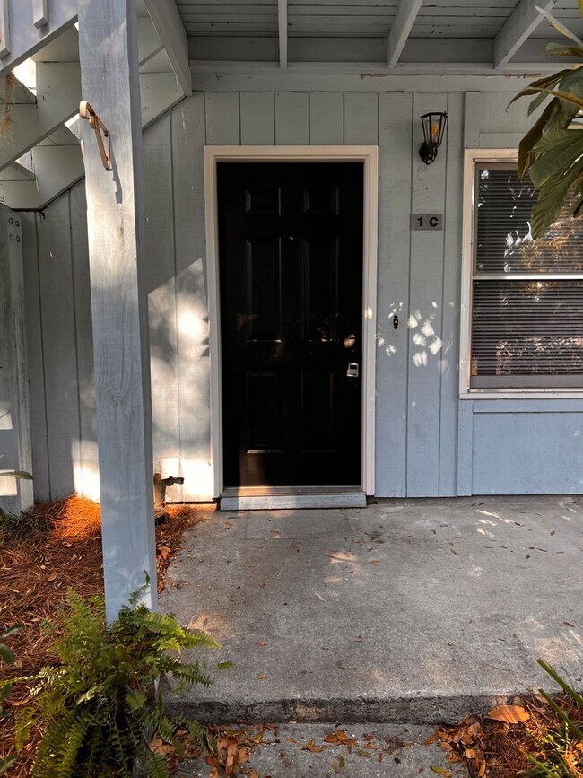 Primary Photo - Charming 2-Bedroom Rental on Ladies Island