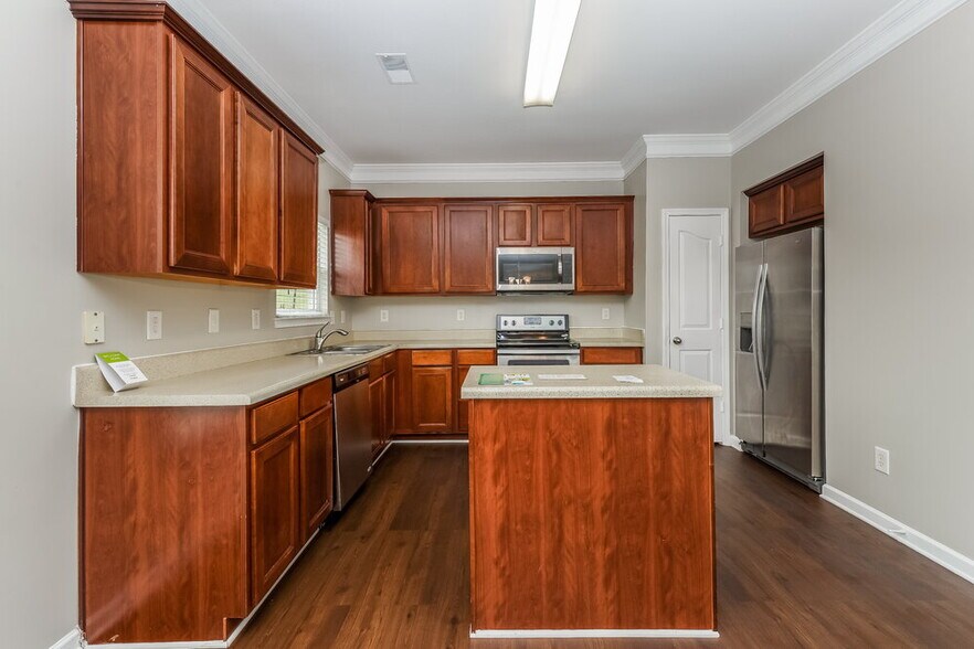 Building Photo - 1006 Tiger Eye Ave