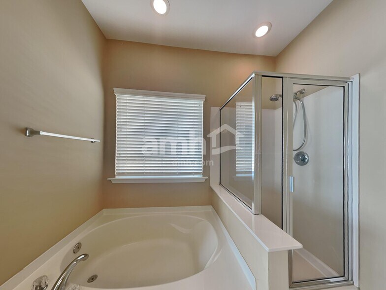 Building Photo - 129 Pin Oak Ct