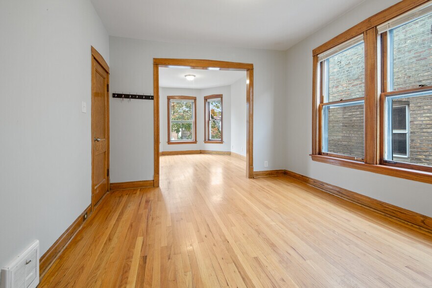 Building Photo - 4737 N Kildare Ave