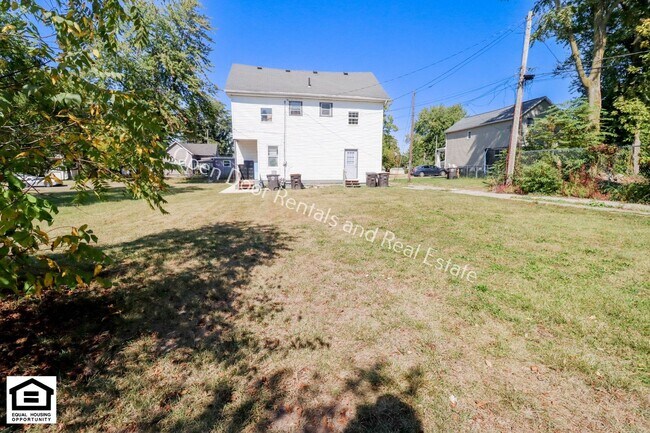 Building Photo - 317-319 W Masterson Ave