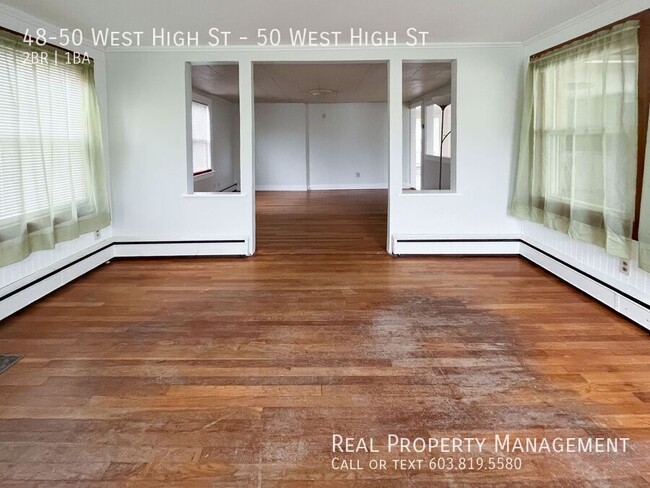 Building Photo - Pet-Friendly 2BD Apartment with Sunroom an...