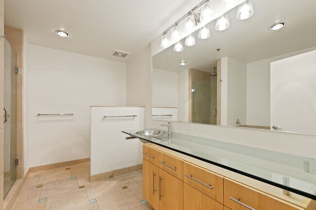 Building Photo - Pearl District Townhome