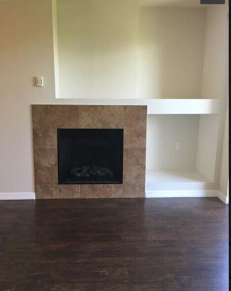 Building Photo - 2450 Windrow Dr