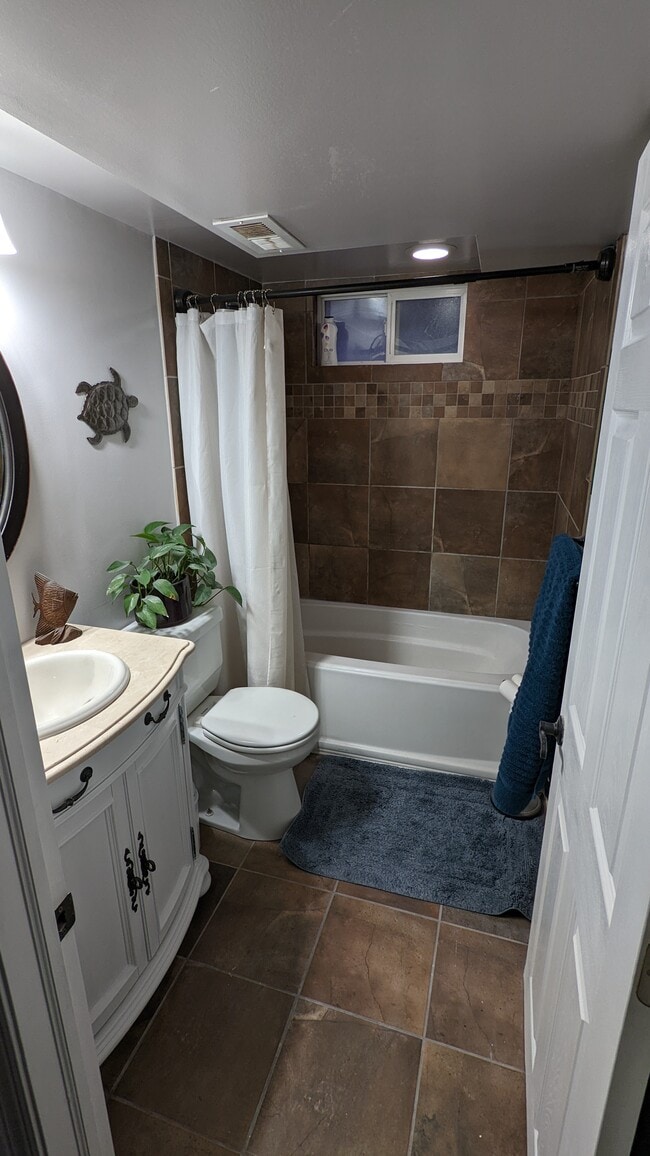 Bathroom - 521 S Stewart St