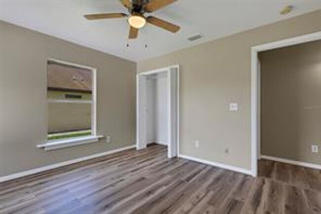 Building Photo - Beautiful 3/1 in the heart of Plant City