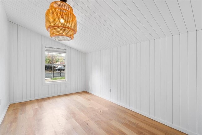 Building Photo - 1228 Broadmoor Dr