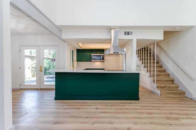 Building Photo - 2026 Via Ballena