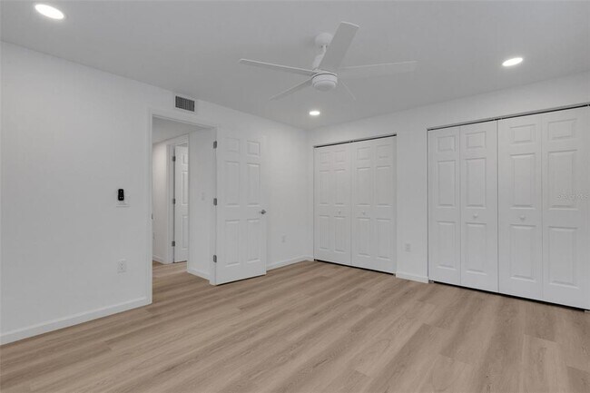 Building Photo - 2826 W Rainbow Cir