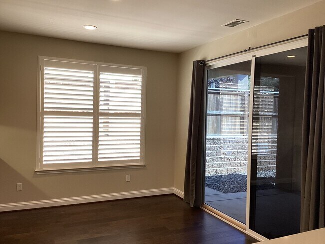 Building Photo - Beautiful Newer Rice Ranch Single Story Ho...