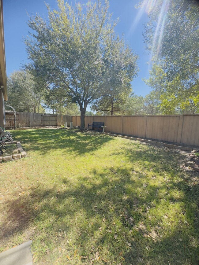 Building Photo - 26327 Cedar Pine Dr