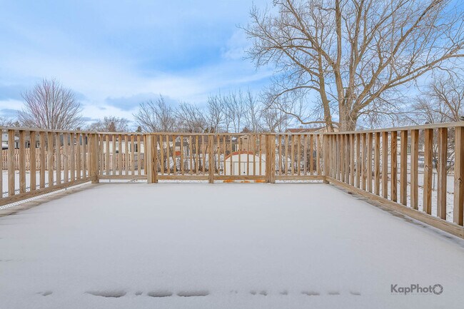 Building Photo - 8170 Northway Dr