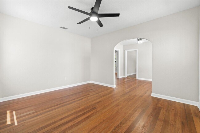 Building Photo - 9 Spencer St