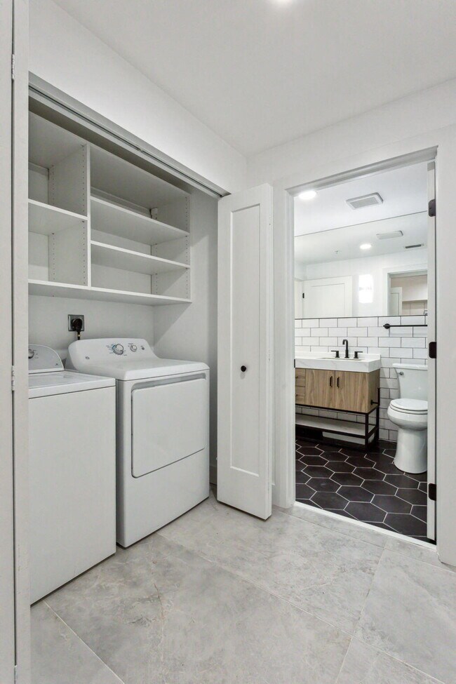 Building Photo - 250 NE 3rd Ave