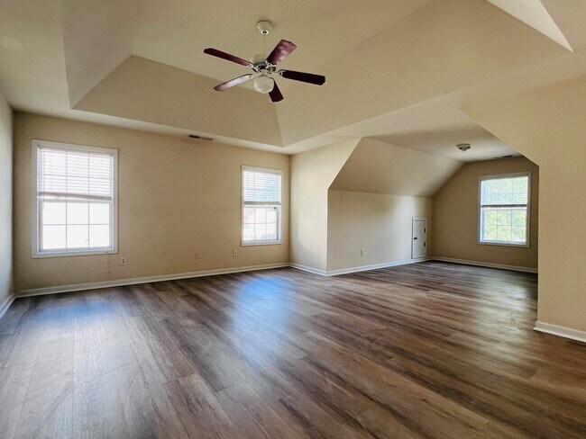 Building Photo - 870 Bishops Run Ln