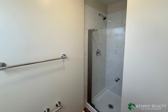 Building Photo - Beautifully Remodeled 3 Bedroom, 2 Bathroo...