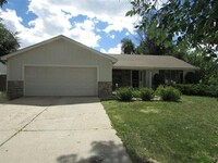 Building Photo - Three Bedroom Two Bath Home