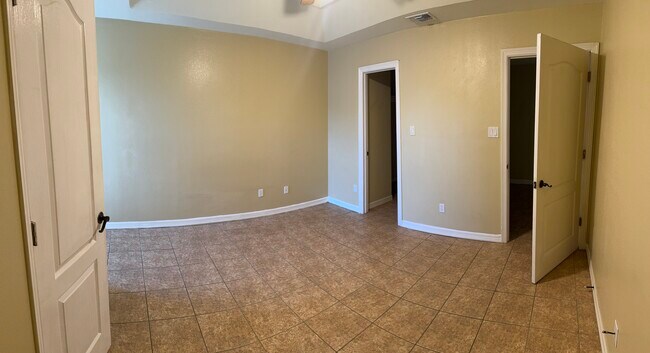 Building Photo - 1204 West Kiwi