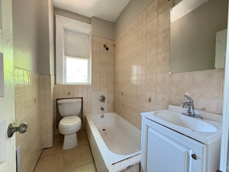 731-733 S 13th 2R - 732 S 13th St