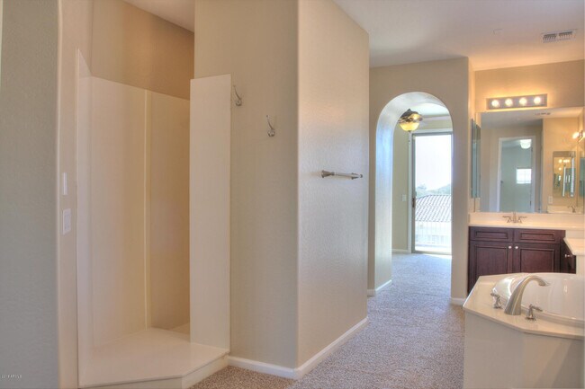 Building Photo - 2413 E Park View Ln