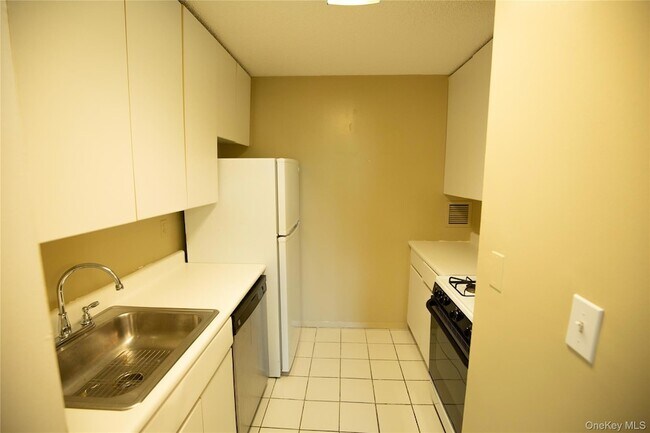 Building Photo - 2287 Johnson Ave