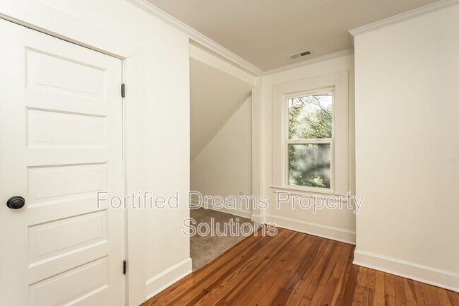 Building Photo - 410 Beaumont St SW