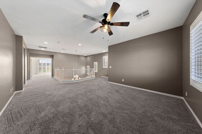 Building Photo - Luxury Living in Henderson's Tuscany: Spacious 4 Bedroom Home with Expansive Yard & More!