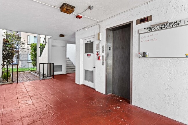 Building Photo - 3910 Crystal Lake Dr