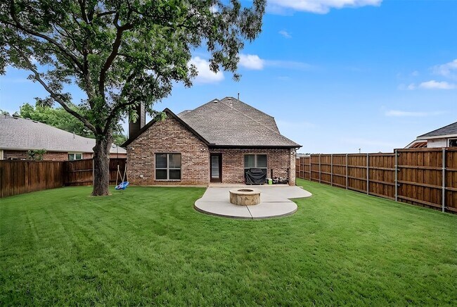 Building Photo - 2600 Brandi Ln