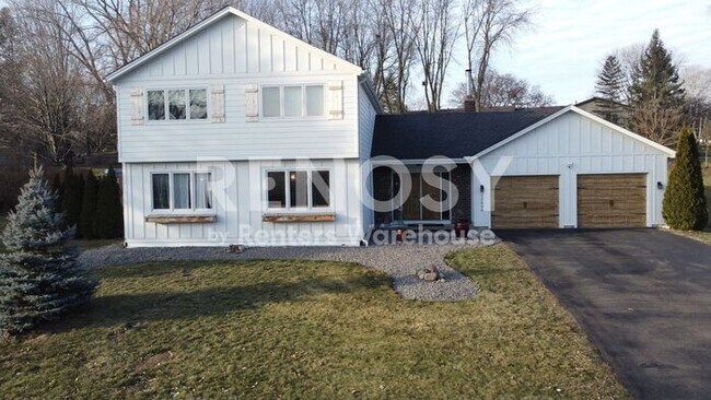 Building Photo - 5 Bedroom 3 Bathroom Single Family Home in Burnsville