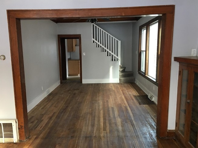 Building Photo - 56 W 76th St