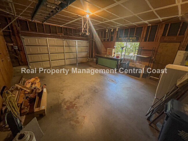 Building Photo - AVAILABLE NOW - Nice Home Near Laguna Lake...